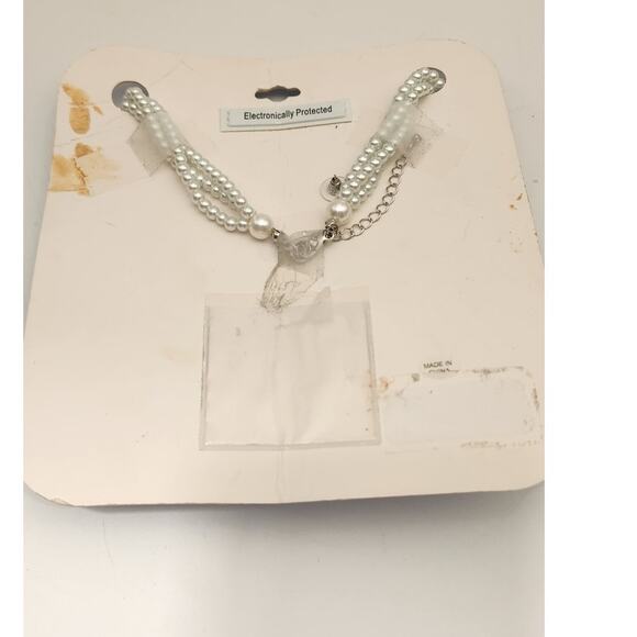 Jessica McClintock 3 strand Faux Peart Necklace and 1 matching earring - Picture 2 of 2